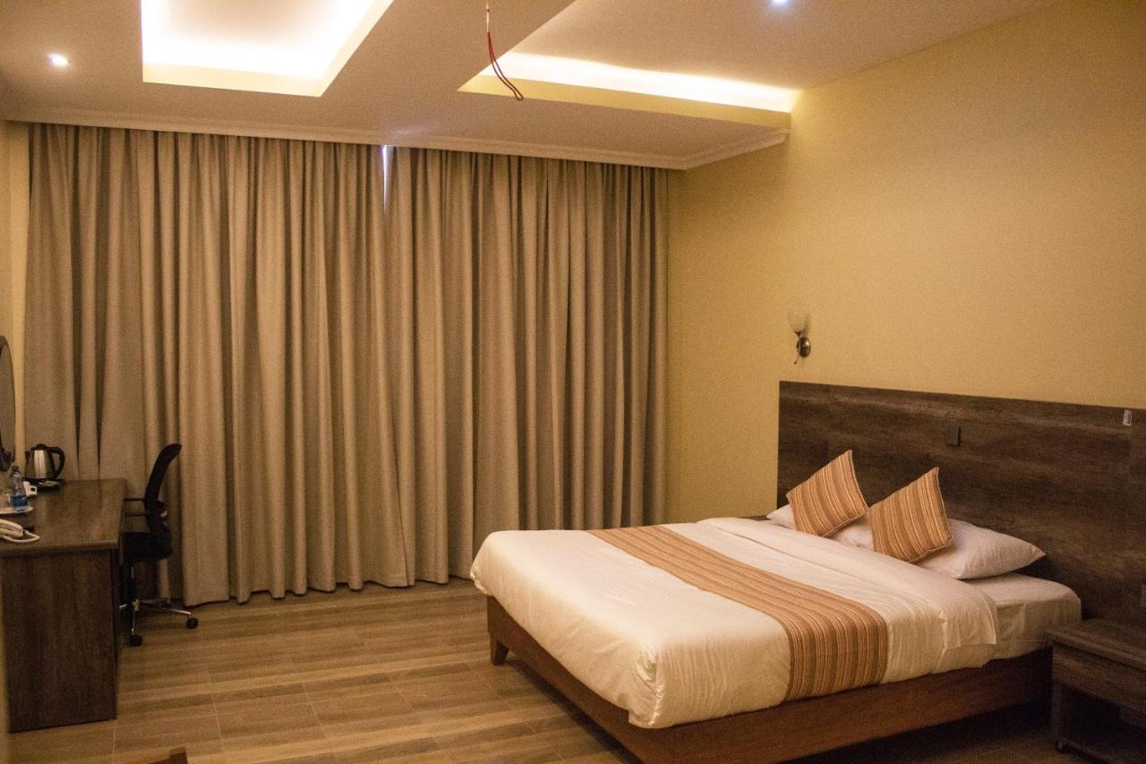 The Willis Hotel, Bomet Exterior foto